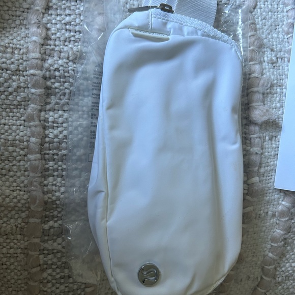 White Lululemon Belt Bag - Picture 5 of 6